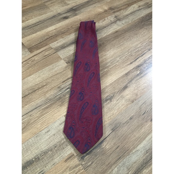 Prince Consort Golden Clasp Tie Men's Polyester Necktie Red Blue Paisley - Picture 3 of 4